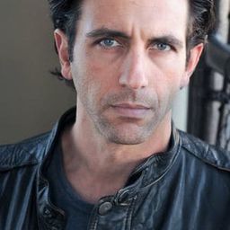 Mark Sherman 飾演 Smith