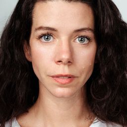 Mariela Mignot - 伯爵演員 飾演Prostitute 2