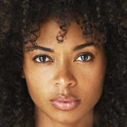 Susan Chardy 飾演 Shula