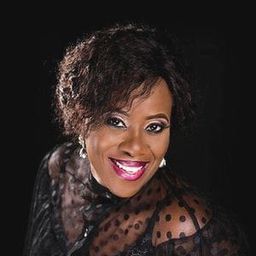 裘可·席爾瓦 飾演 Angela