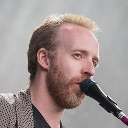 Al Doyle 飾演 Self