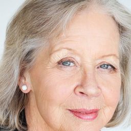 Donna Akersten 飾演 Samantha the Cat / The Sheep (voice)