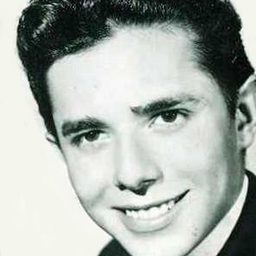 恩里克·古斯曼 飾演 Don Viejo (voice)