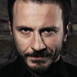 Giorgio Montanini 飾演 Brugnotti