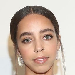 海莉·洛 飾演 Candice