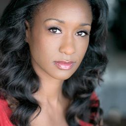 Adriane McLean - Holly & Ivy演員 飾演Kimberly Dade