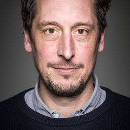 漢斯·洛 飾演 Oli