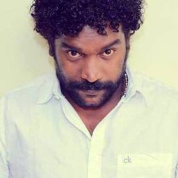 Manikandan R Achari - 埃茲拉演員 飾演Man at the Corniche 1