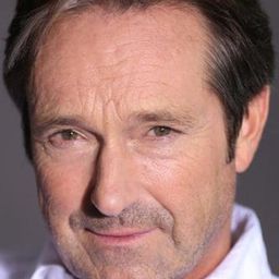 Helmut Zierl 飾演 Rainer Schröder