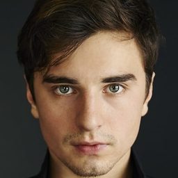 亞歷克斯·奧澤羅夫 飾演 Mike Tyson