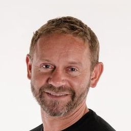 Jaroslav Šmíd 飾演 Vojto