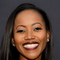 愛莉卡·亞歷山大 飾演 Coraline