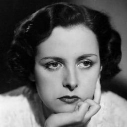 María Luisa Ponte 飾演 Doña Socorro