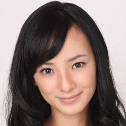 三輪ひとみ 飾演 