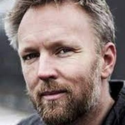 Anders Valentinus Dam 飾演 Morten