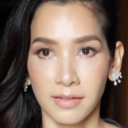 Nussaba Punnakan 飾演 Aor