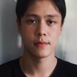 普密蓬·塔瓦蘇里 飾演 Toey