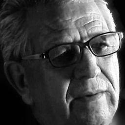 Carlos Weber 飾演 Perro