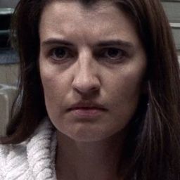 Nicola Branson 飾演 Becky