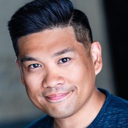 Alan Castanga 飾演 Dad