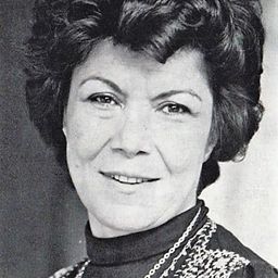 Mony-Rey 飾演 Ameh Bozorg