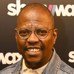 聖·瑟瑟里 飾演 