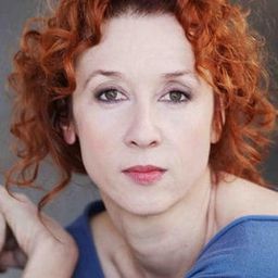 Carmen Giardina - 緩慢 17演員 飾演Dottoressa Temperini