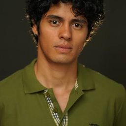 Manuel Villegas 飾演 Jesús