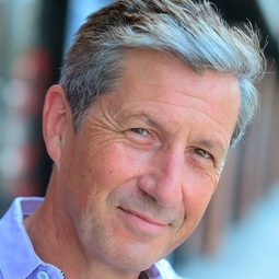 查爾斯·沙恩納希 - A Midsummer's Hawaiian Dream演員 飾演Demetri