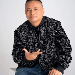 Andrew E. 飾演 Andres