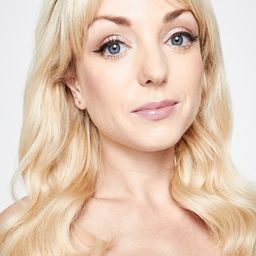 Helen George - 劍客聯盟：雲端之戰演員 飾演Blonde