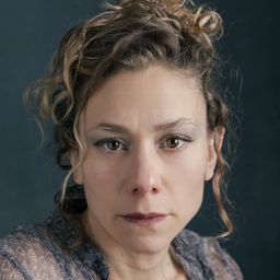 Elisabetta Mazzullo 飾演 Lara