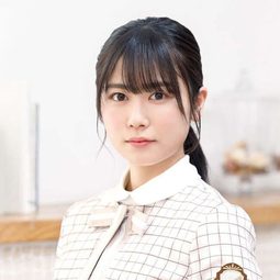 丹生明裏 飾演 Herself