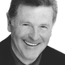 賽門·普雷伯 飾演 