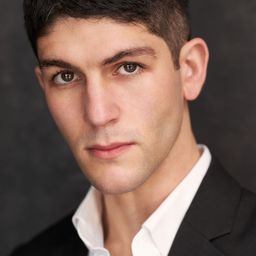 拉哈特·亞當斯 - 環太平洋 2：起義時刻演員 飾演Tahima Shaheen