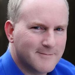 Cavan Cunningham 飾演 School Administrator