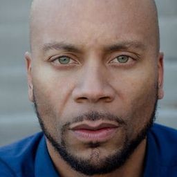 Charlie Newhart 飾演 Jeremiah Flack