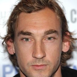 約瑟夫·馬維 飾演 Antonio Foscarelli