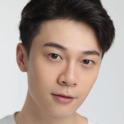 Tim Yan 飾演 