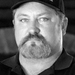 Tad Griffith - 隔壁的男孩殺過來演員 飾演Truck Driver