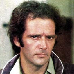 Cláudio Marzo - 巴士上的夫人演員 飾演Analista