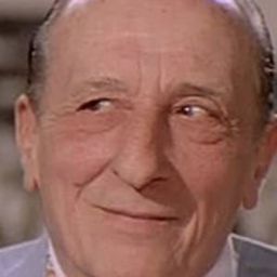 Renato Malavasi 飾演 Portiere dell'albergo