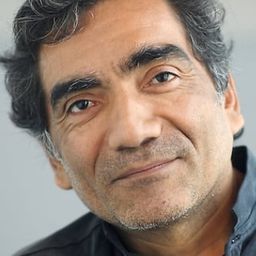 Beto Benitez - Babysitting 2演員 飾演Le chef des secouristes