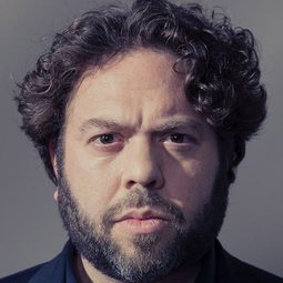 丹方格 飾演 The Apothecary