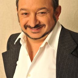 Orfeo Orlando 飾演 Mercante