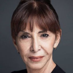 Hümeyra Akbay 飾演 Fatma Hoca