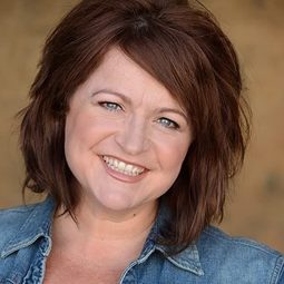 Angela Lee Sloan 飾演 Coralia / Angler Fish (voice)