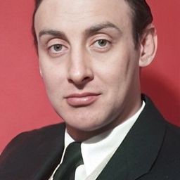 Spike Milligan 飾演 Harold Petts