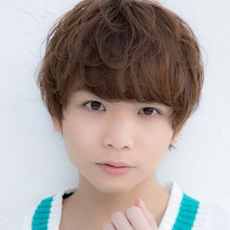 小林 大紀 飾演 (voice)