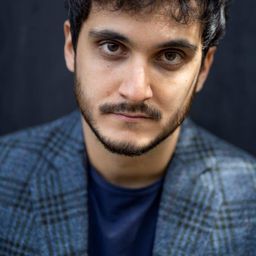 Matteo Cecchi 飾演 Zulli